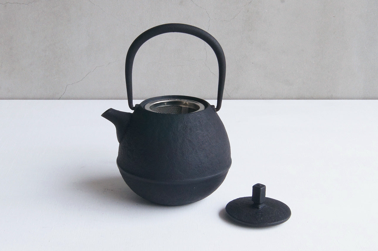 Kukan Chuzo / Egg Cast Iron Teapot S Black