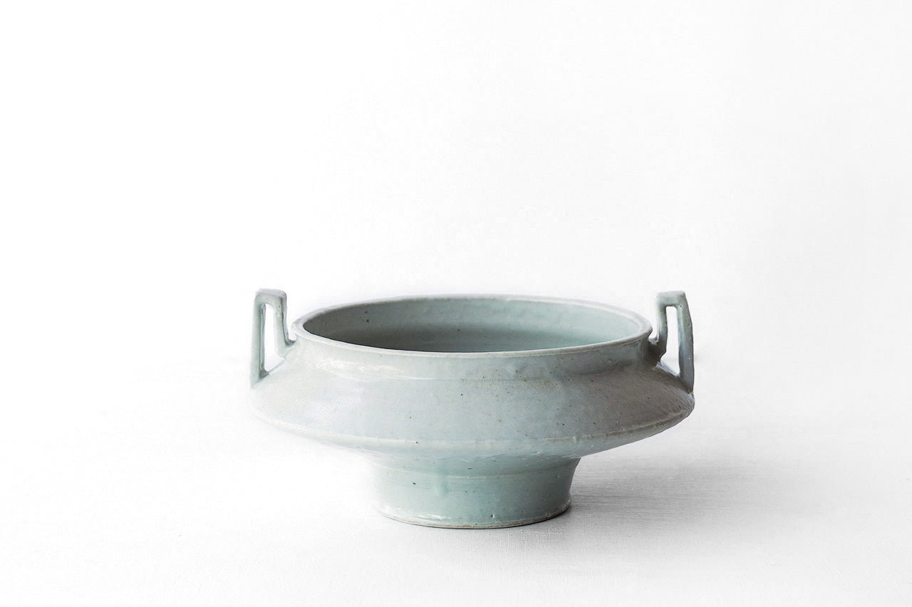 ●22-TO11 Shingo Oka / White Porcelain Vase with Handles