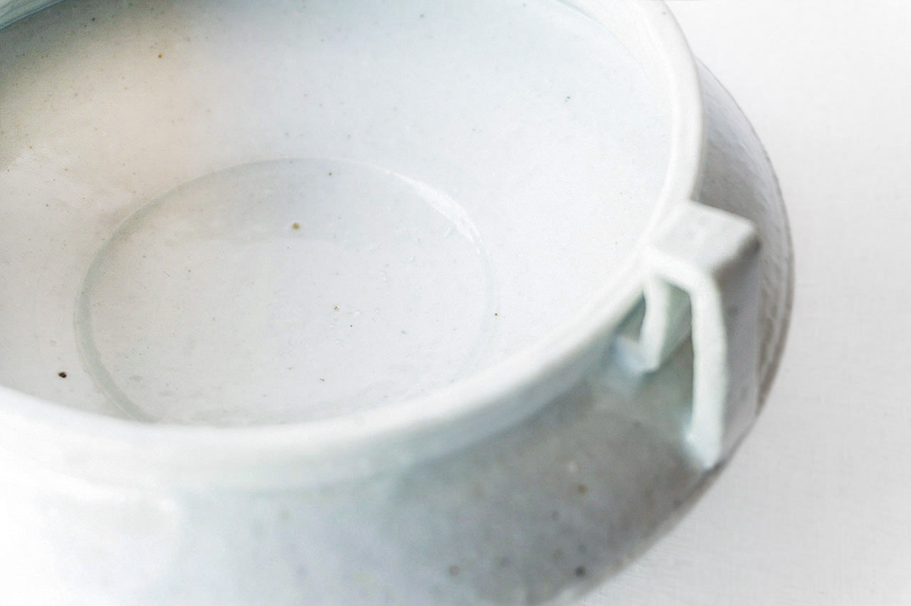 ●22-TO11 Shingo Oka / White Porcelain Vase with Handles