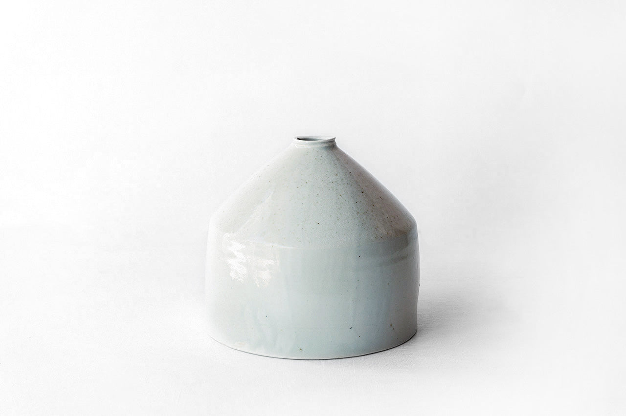 ●22-TO12 Shingo Oka / White Porcelain Vase