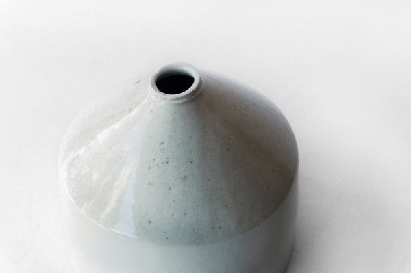 ●22-TO12 Shingo / White porcelain vase
