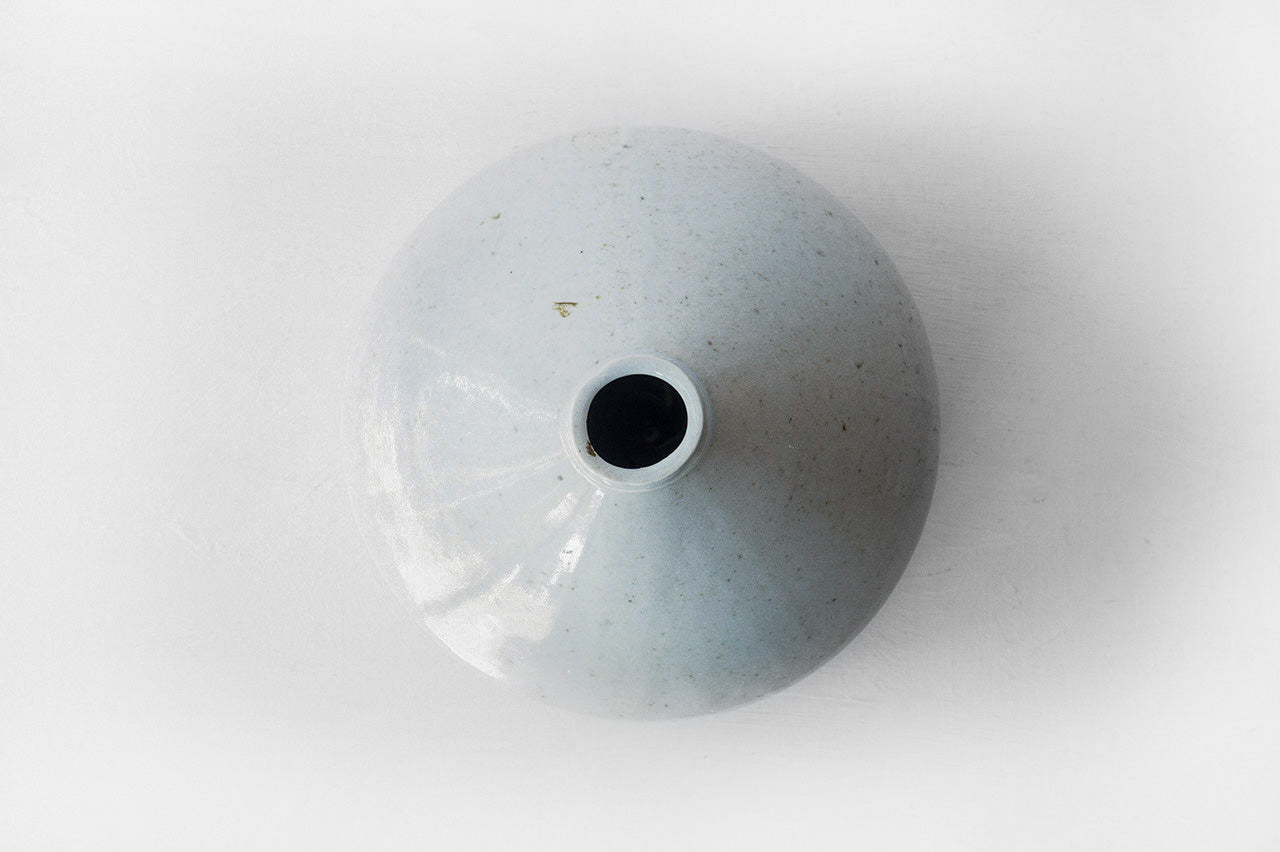 ●22-TO12 Shingo Oka / White Porcelain Vase