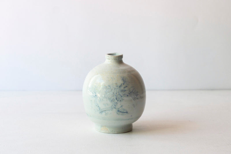 ●22-TO16 Shingo / White porcelain vase with inlay design