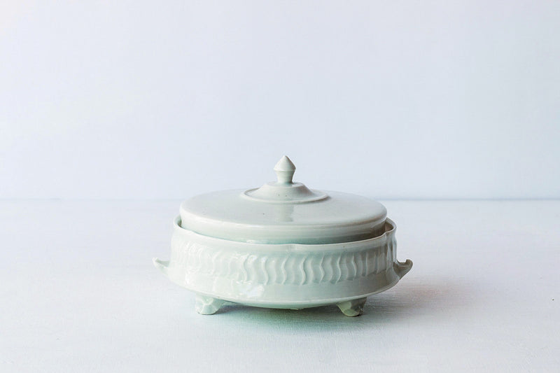 ●22-TO17 Shingo / White porcelain box 