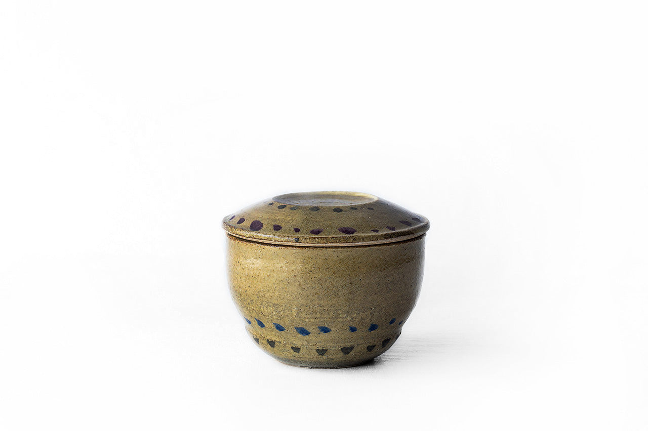 ●22-TO57 Shingo Oka / Pottery container designed with underglazed blue 