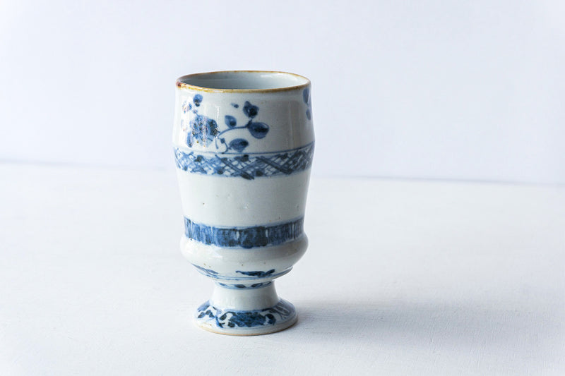 ●22-TO69 Shingo Oka / Footed cup with underglazed-blue painting