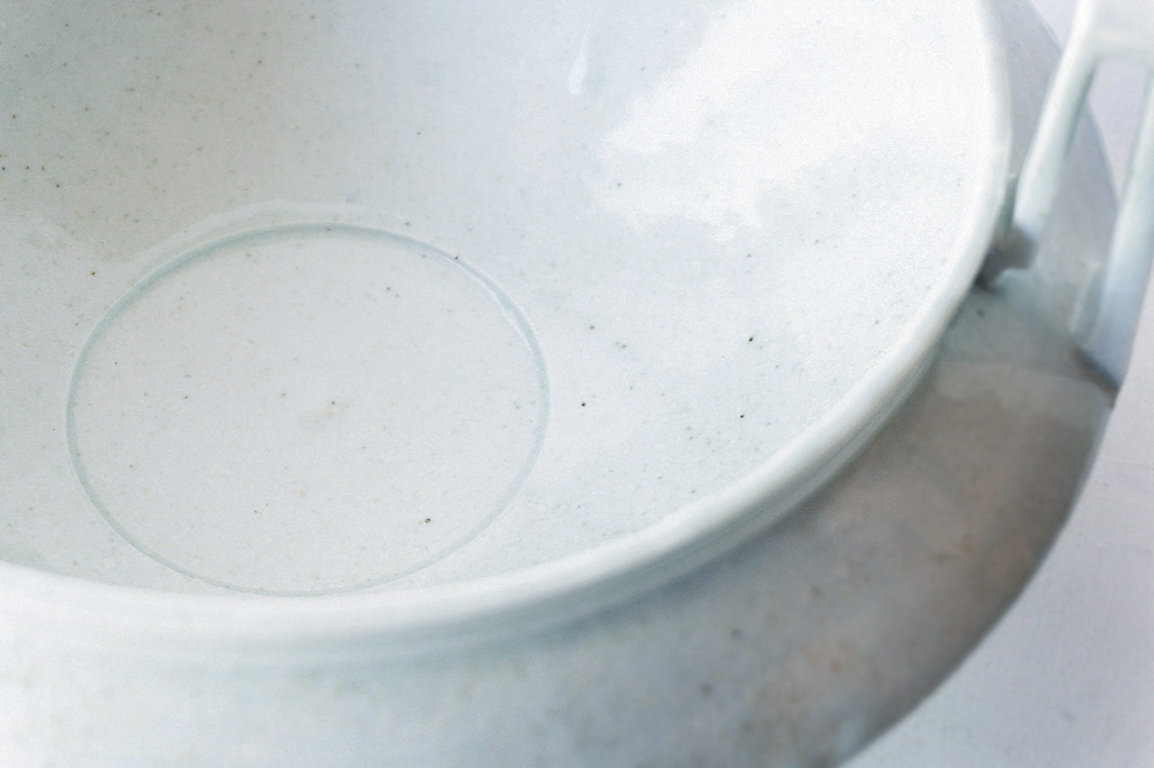 ●22-TO9 Shingo Oka / White Porcelain Vase with Handles